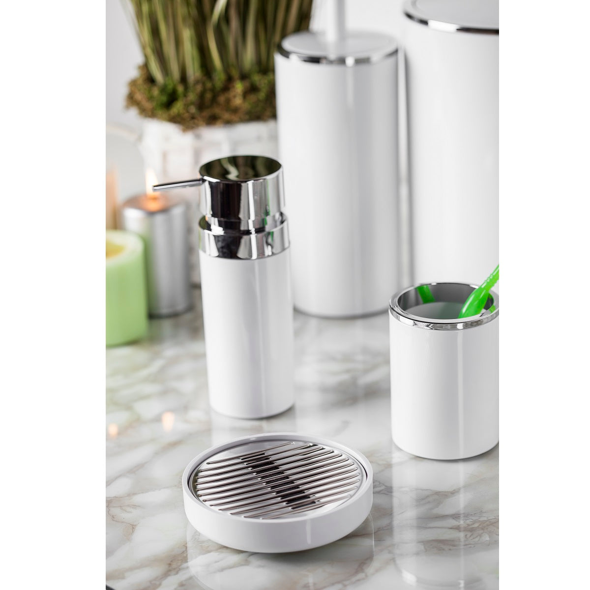 Lenox Round White Silver Bathroom Set