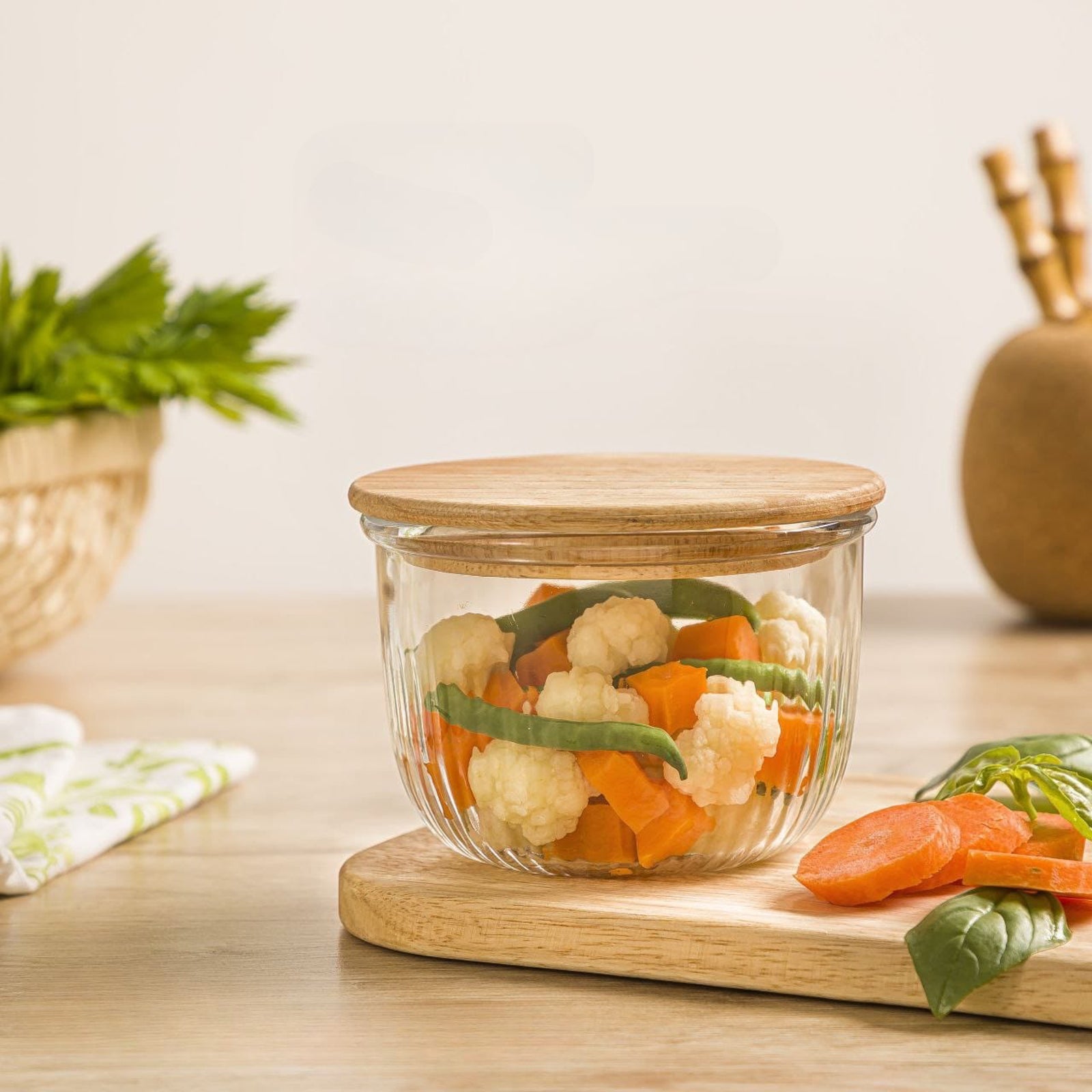 Round Glass Container with Wood lid (470 ml)