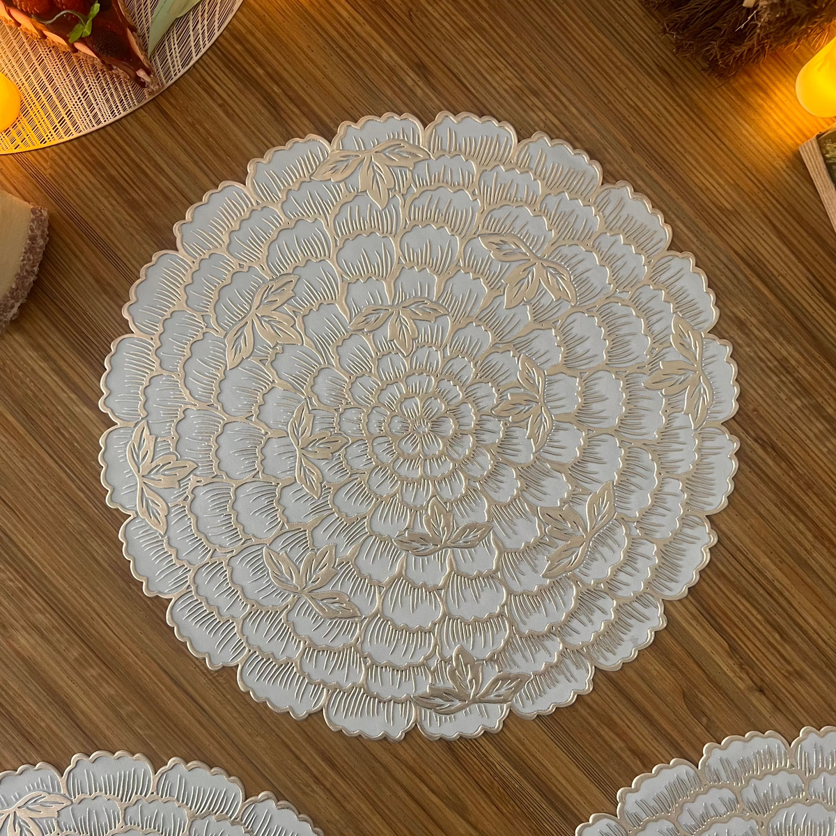 White & Gold Round Placemats (Set of 2)