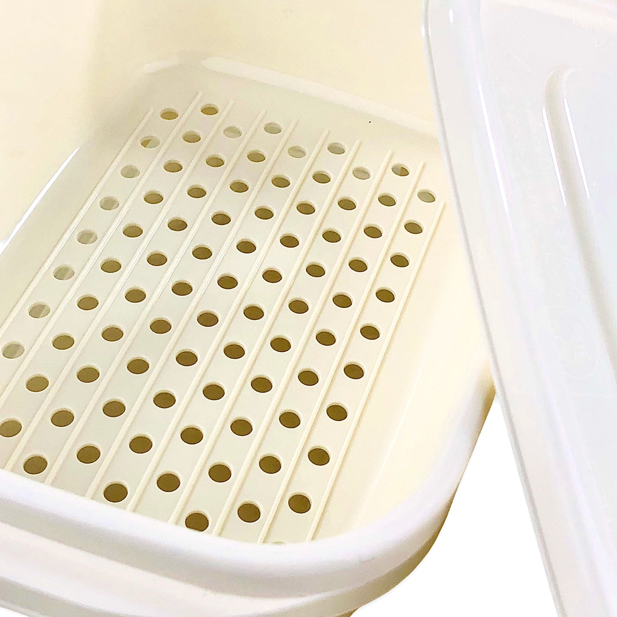 Steaming Container with Colander