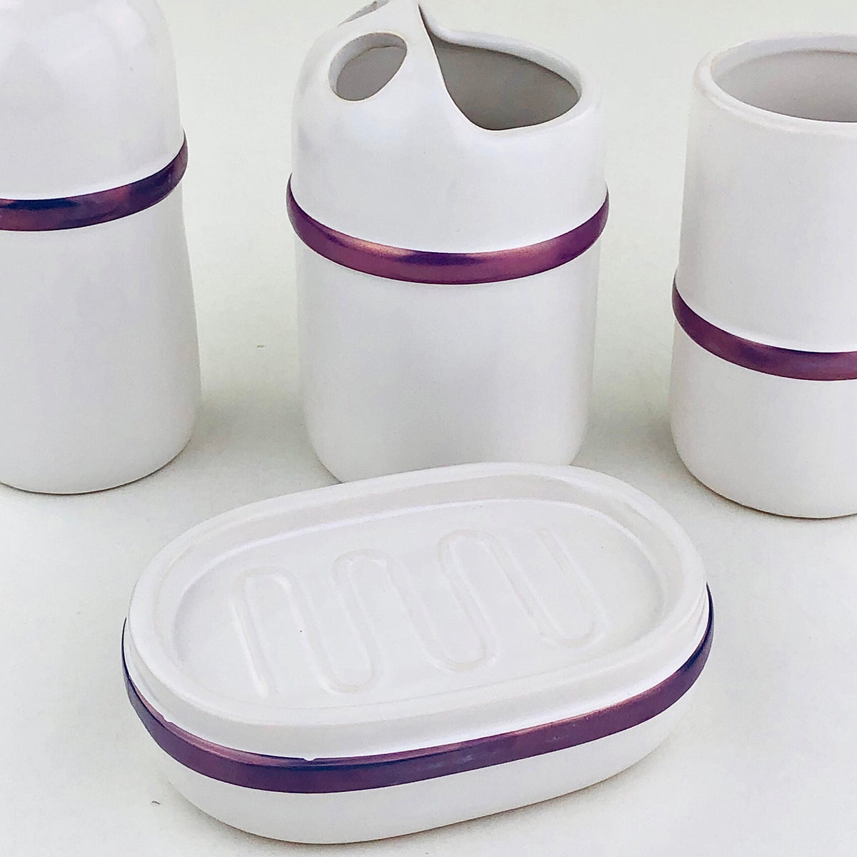 Elegant Strap Line Bath Set (White)