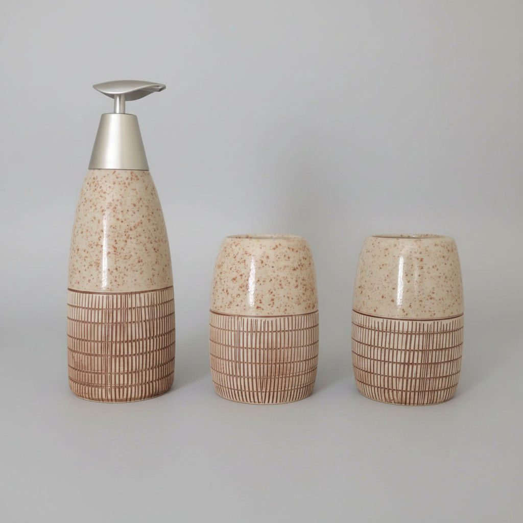 Light Brownish Textured Lines &Spots Design Bath Set (3 Pcs)