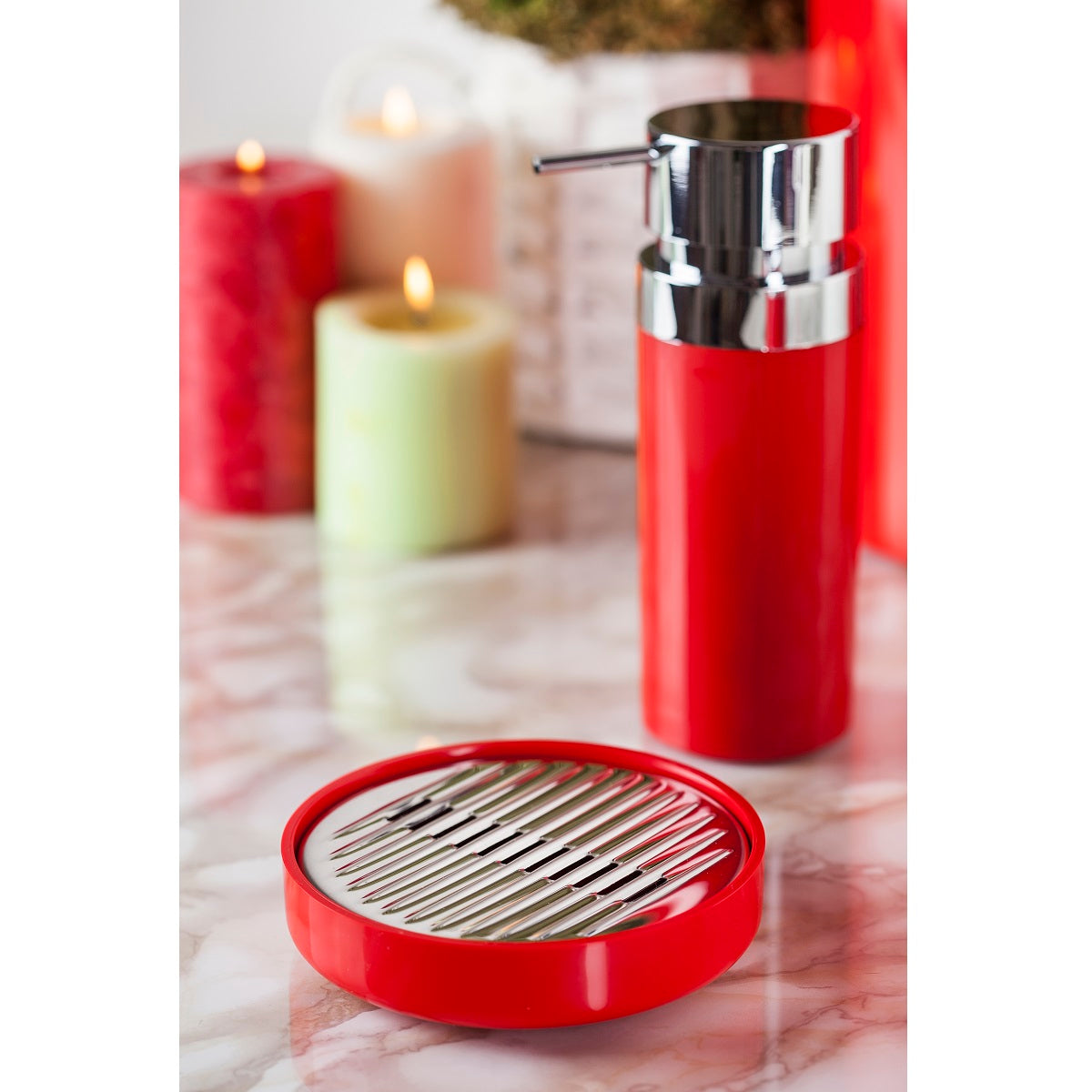 Lenox Round Red Silver Bathroom Set