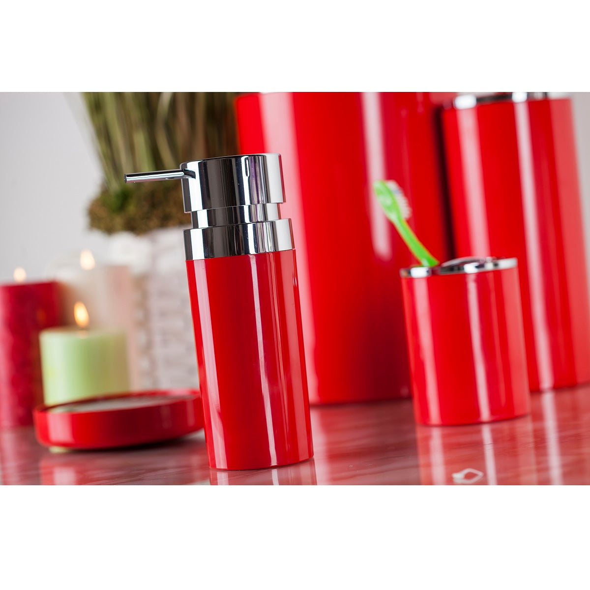 Lenox Round Red Silver Bathroom Set