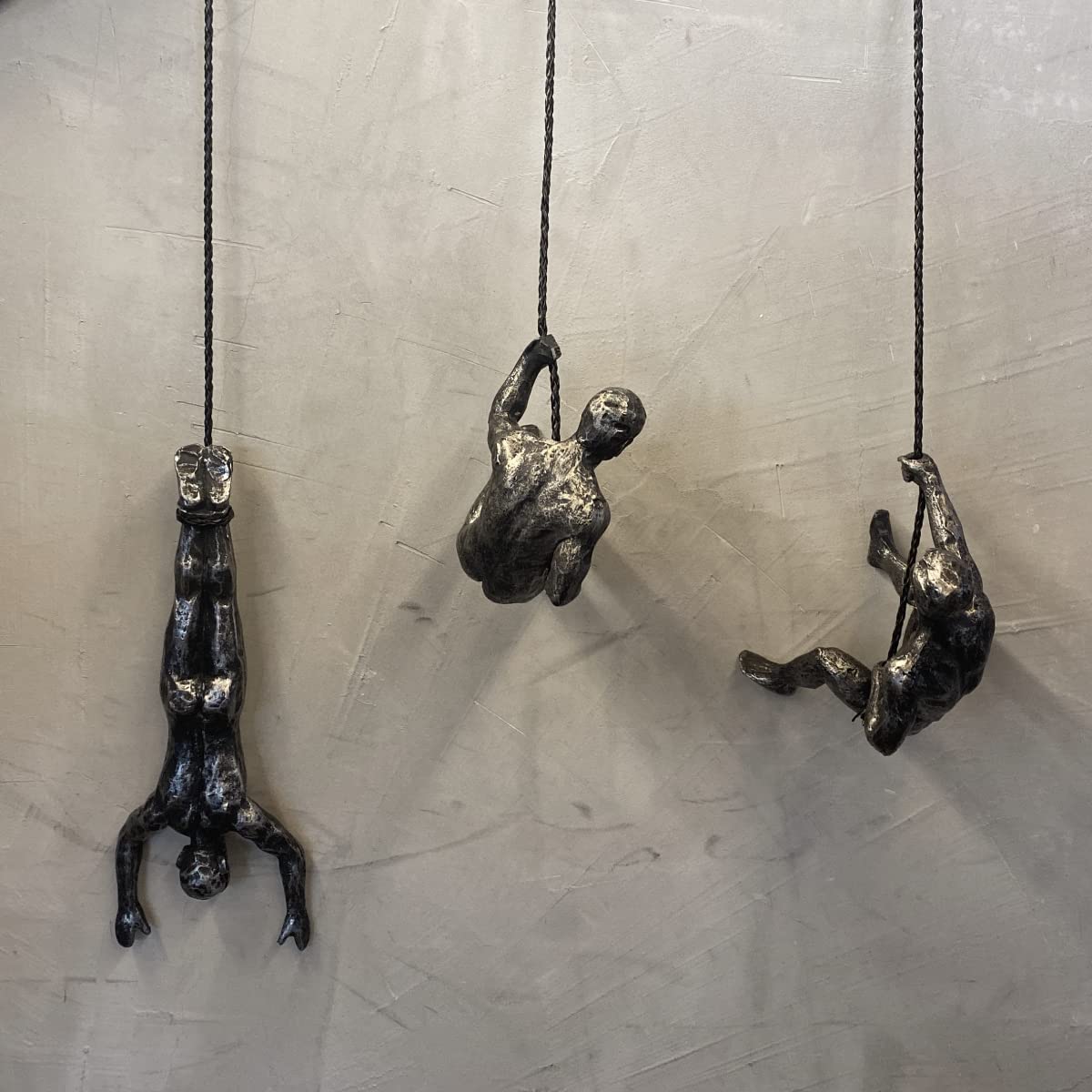 Targen Climbing Men Figures Wall Hanging