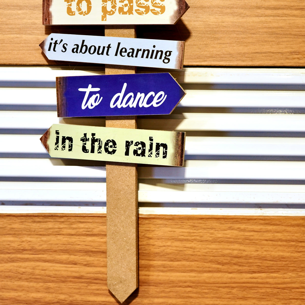 Life cluster Wall Quotation (White)