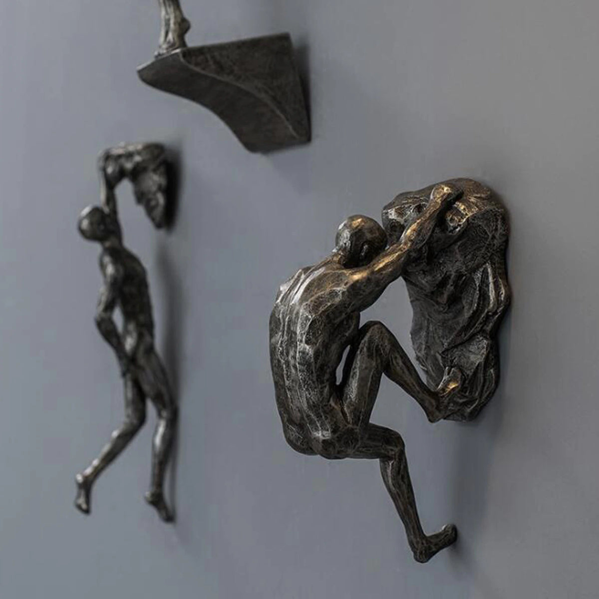 Targen Climbing Men Figures Wall Hanging